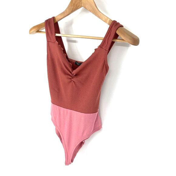 NASTY GAL Bodysuit Womens Size 2 One-Piece Red Pink Wide Strap Ruffle Sweetheart - Picture 5 of 9